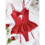 Babydoll rojo de encaje con transparencias y falda corta