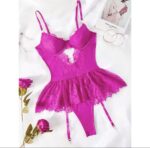 Conjunto de lencería rosa brillante con falda de tul y liguero