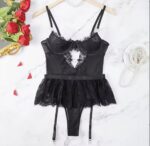 Babydoll negro de encaje con falda transparente y tirantes