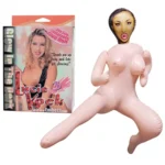 Muñeca inflable Lucie Kock junto a su empaque